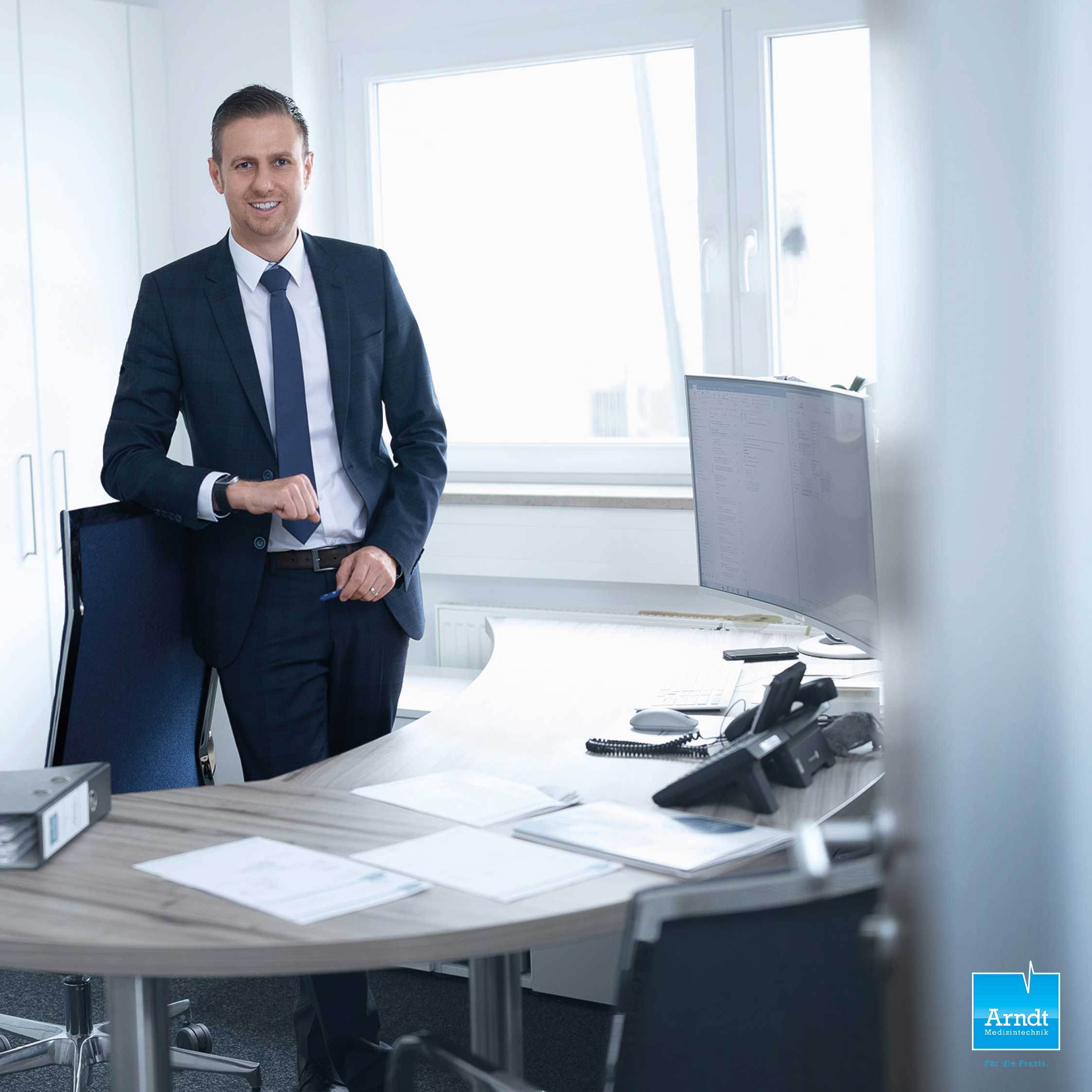 Herr Arndt in seinem Büro